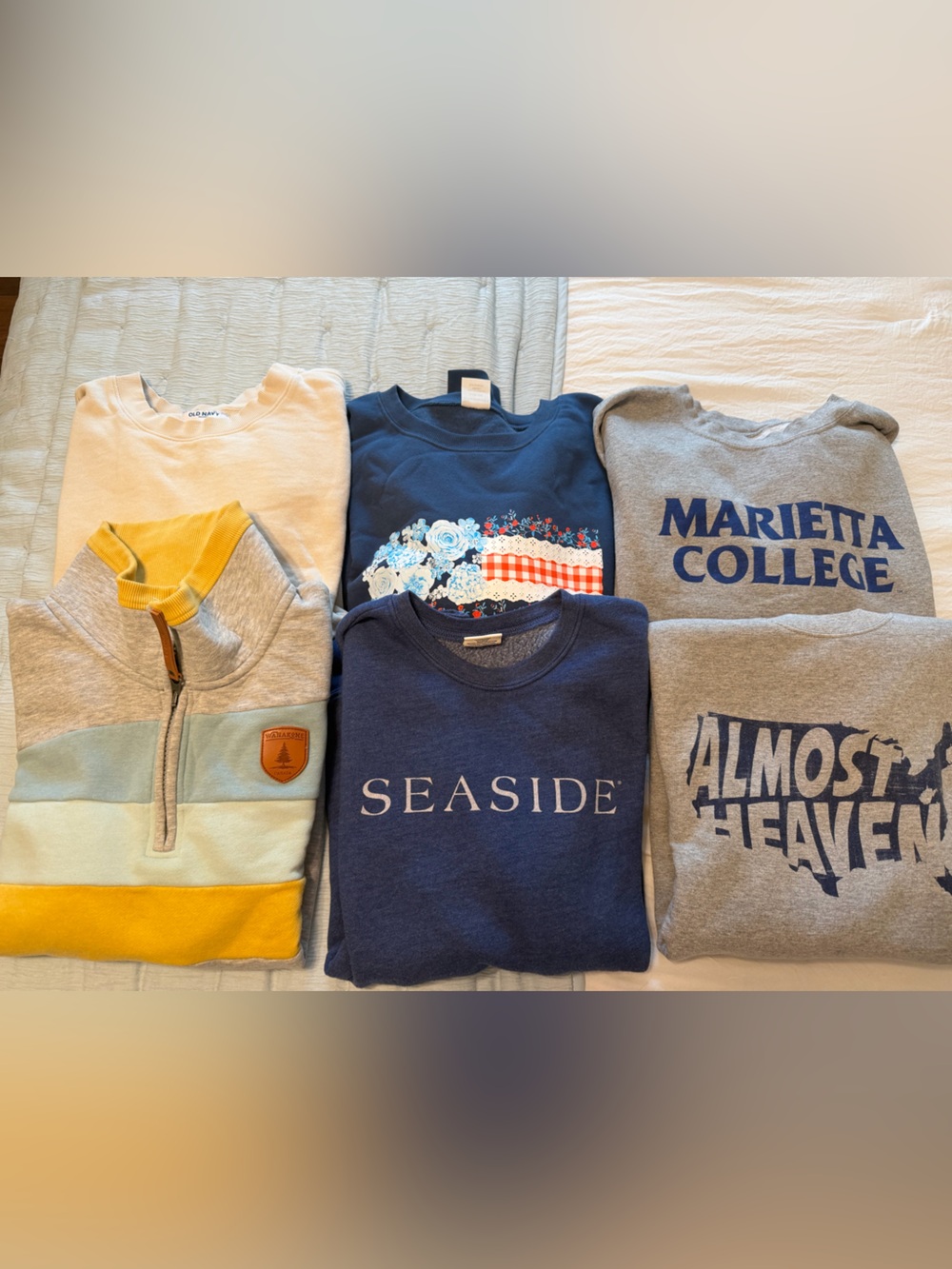Women’s Sweatshirt Bundle -‘Seaside' Graphic Sweatshirt - Unbranded